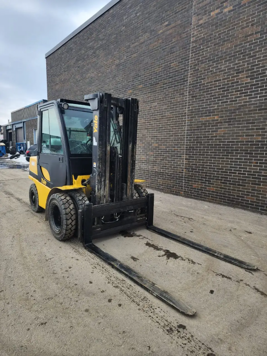 Yale LPG Outdoor Forklift with Heated Cab 8,000lbs Cap  3-stage with Side-shift  - 123Forklift
