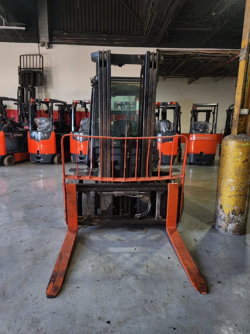 Toyota LPG Outdoor Forklift with Heated Cab 6,500lbs Cap  3-stage with Side-shift  - 123Forklift