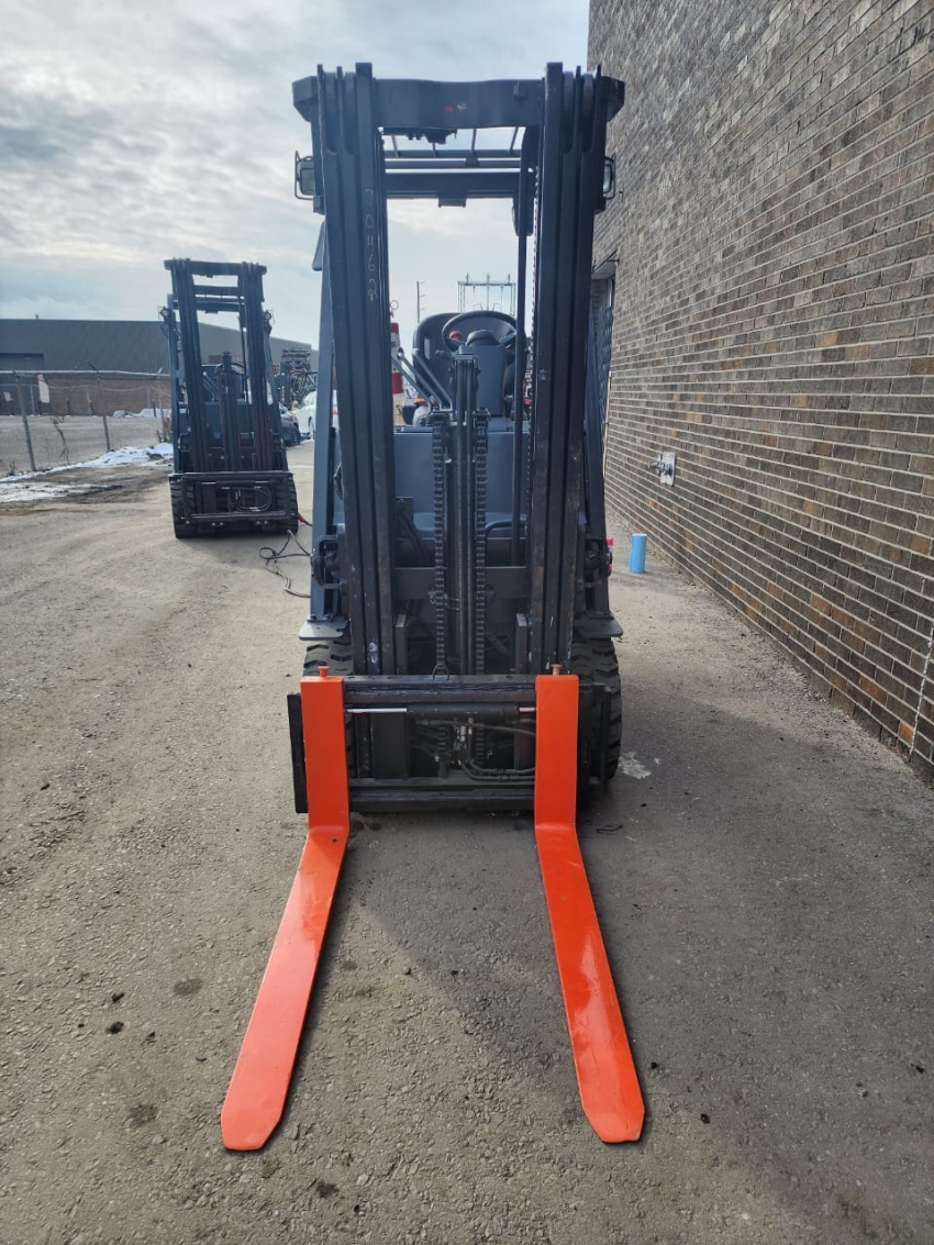 2015 Toyota Electric Forklift With 5.000lbs Cap 3-Stage Equipped With Side Shift - 123Forklift
