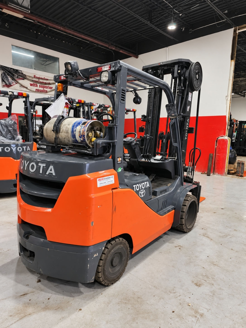 2018 Toyota Propane 8000lbs 3-Stage With Side-Shift - 123Forklift