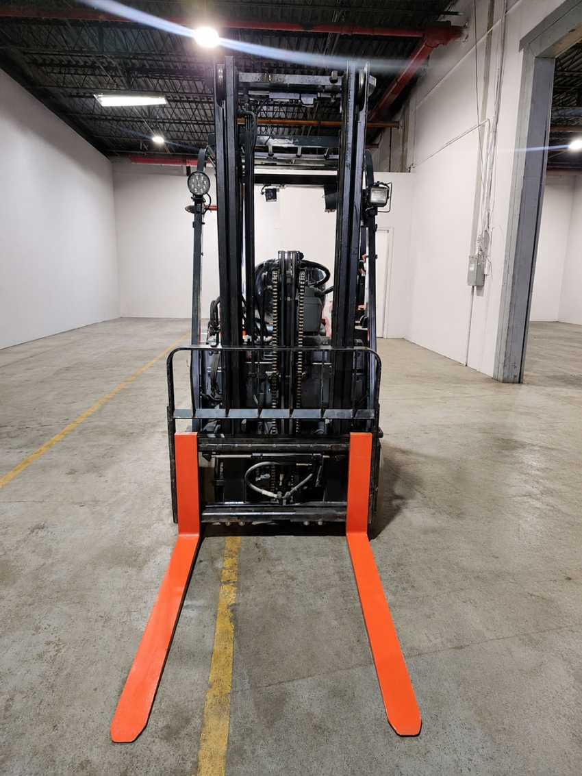 Toyota Electric 3-Wheeler Forklift w/ 3,000lbs. Capacity. 2-Stage with Side-Shifter - 123Forklift