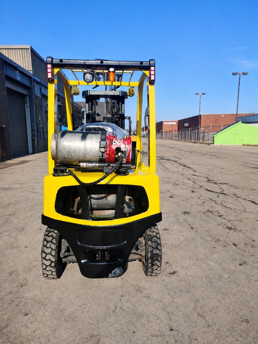 Hyster LPG Forklift with 4,000lbs Capacity – 3-stage Mast with Side-shift - 123Forklift