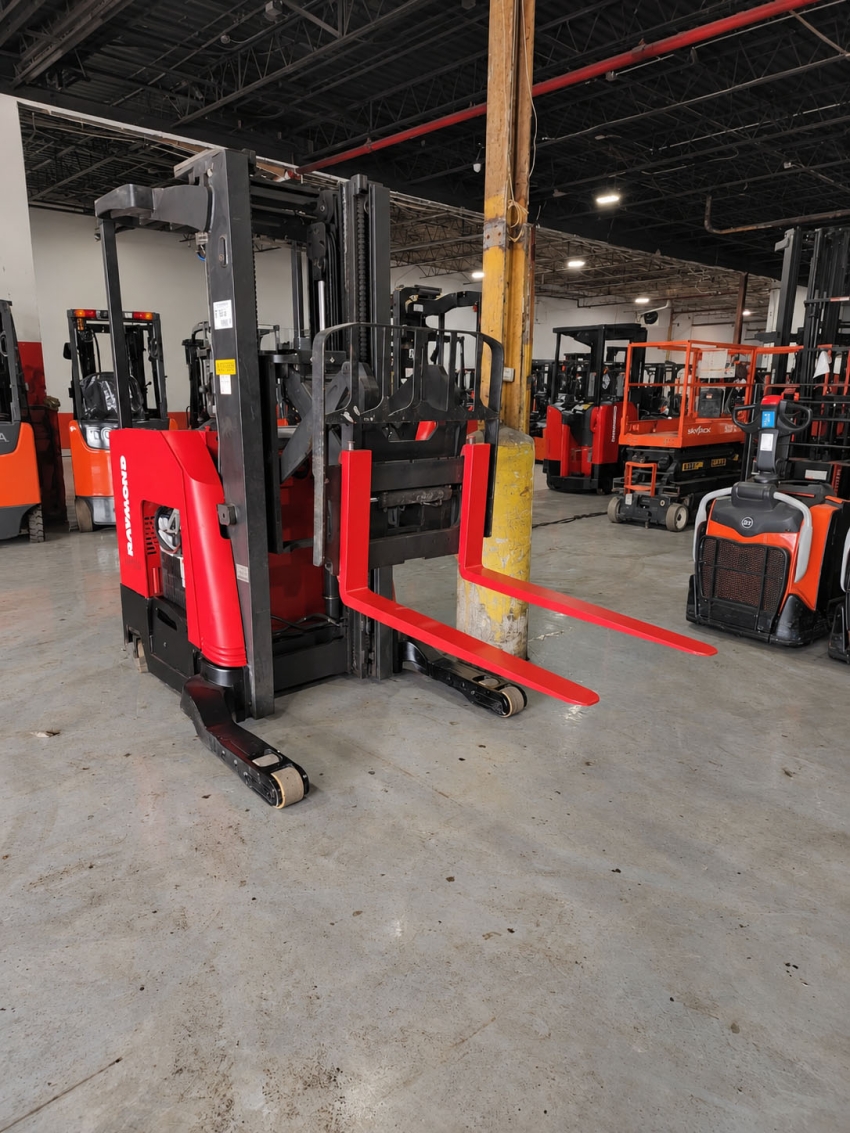 2021 Raymond 3,500lb Reach Truck - 3-Stage Mast w/ Side-Shifter   - 123Forklift
