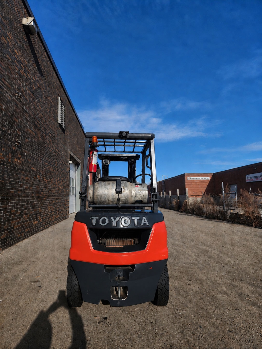 2022 Toyota 5000lbs Cap, Outdoor Propane 3 Stage w Side-shift Forklift (10239) - 123Forklift