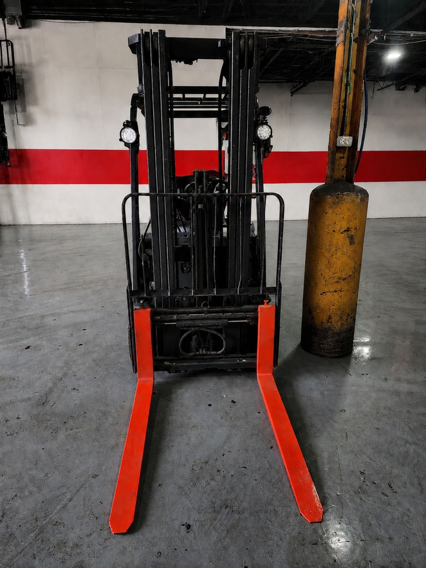 Toyota 3-Wheeler Electric Forklift with 3,000lbs. Capacity, 3-stage Mast w/ Side-shift - 123Forklift