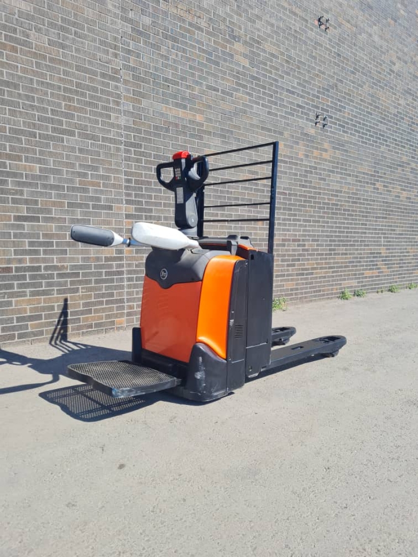 2014 BT ELECTRIC RIDE-ON PALLETJACK FORKLIFT 4500LBS CAPACITY - 123Forklift