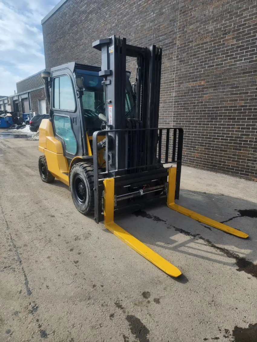 Caterpillar Diesel Forklift 10,000 lb Capacity with Side-shift and Fork-positioner - 123Forklift