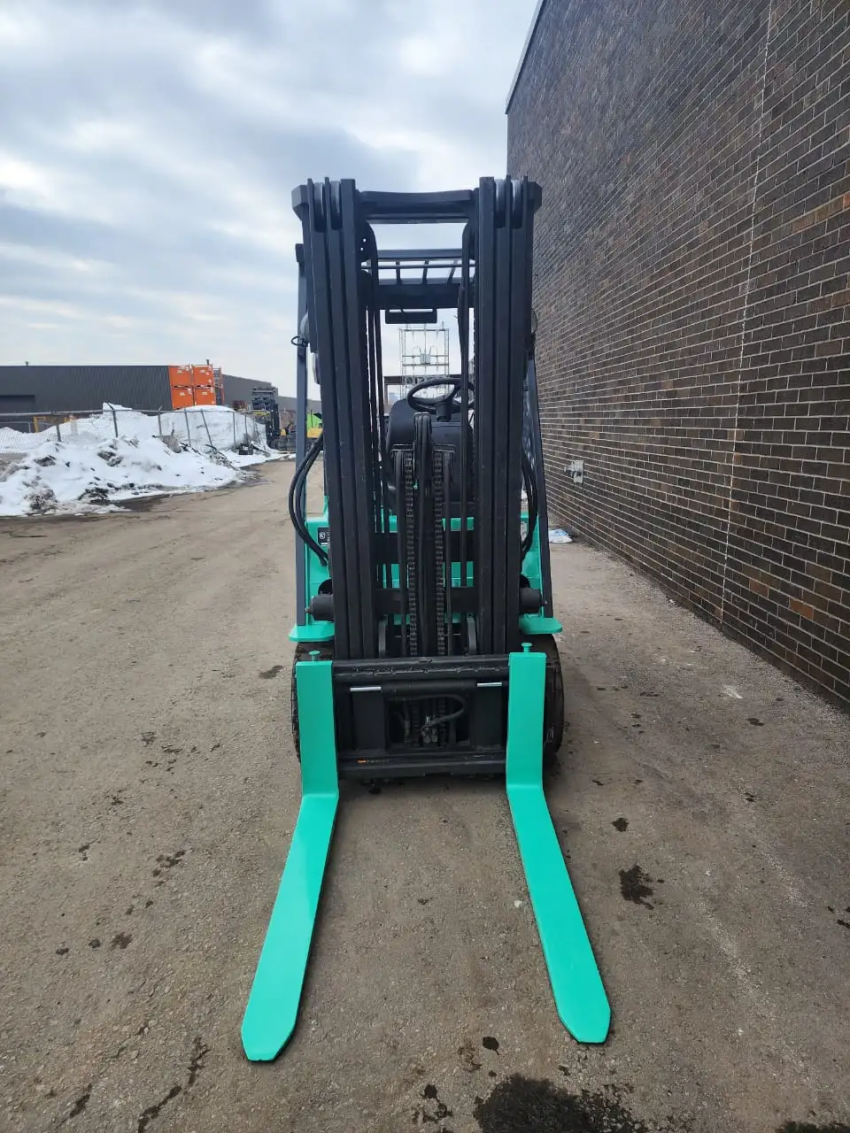 Mitsubishi LPG Forklift with 6,000lb Capacity, 3-stage Mast and Side-shift - 123Forklift