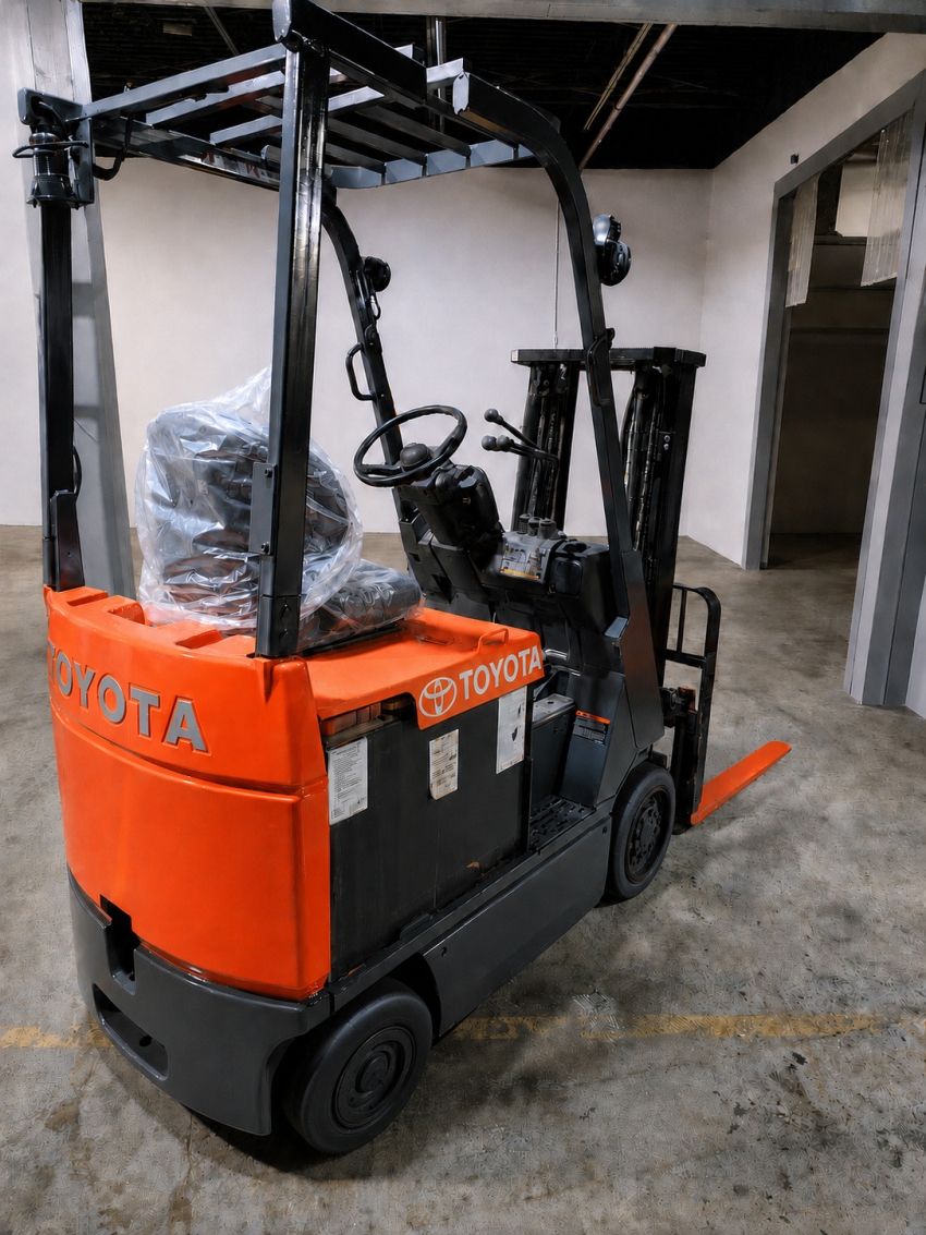 2018 Toyota 4-Wheeler Electric Forklift with 3,000 LB Capacity, 3-stage Mast w/ Side-shift - 123Forklift