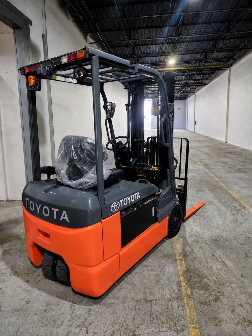 2017 Toyota Electric 3-Wheeler Forklift with 4,000lbs. Cap., 3-Stage Mast with Side-Shifter - 123Forklift