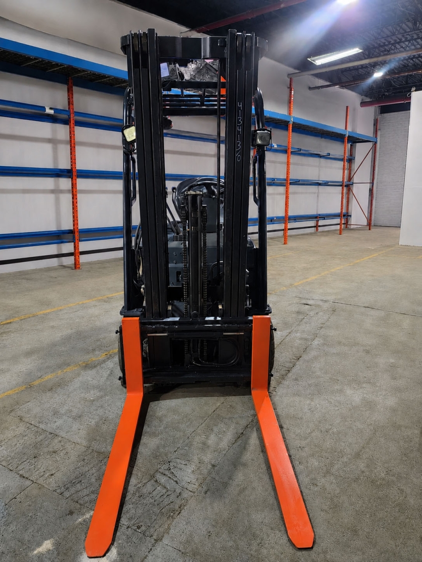 2017 Toyota Electric 3-Wheeler Forklift with 4,000lbs. Capacity, 3-Stage Mast with Side-Shifter - 123Forklift