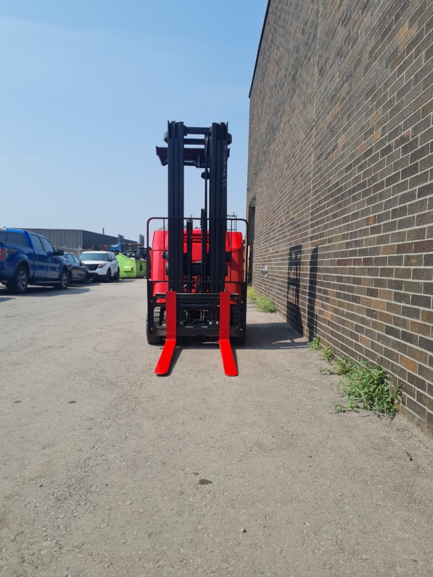 2017 Raymond Dock Stocker Stand Up Forklift 3500lbs Cap. W 3 Stage Side-Shift - 123Forklift