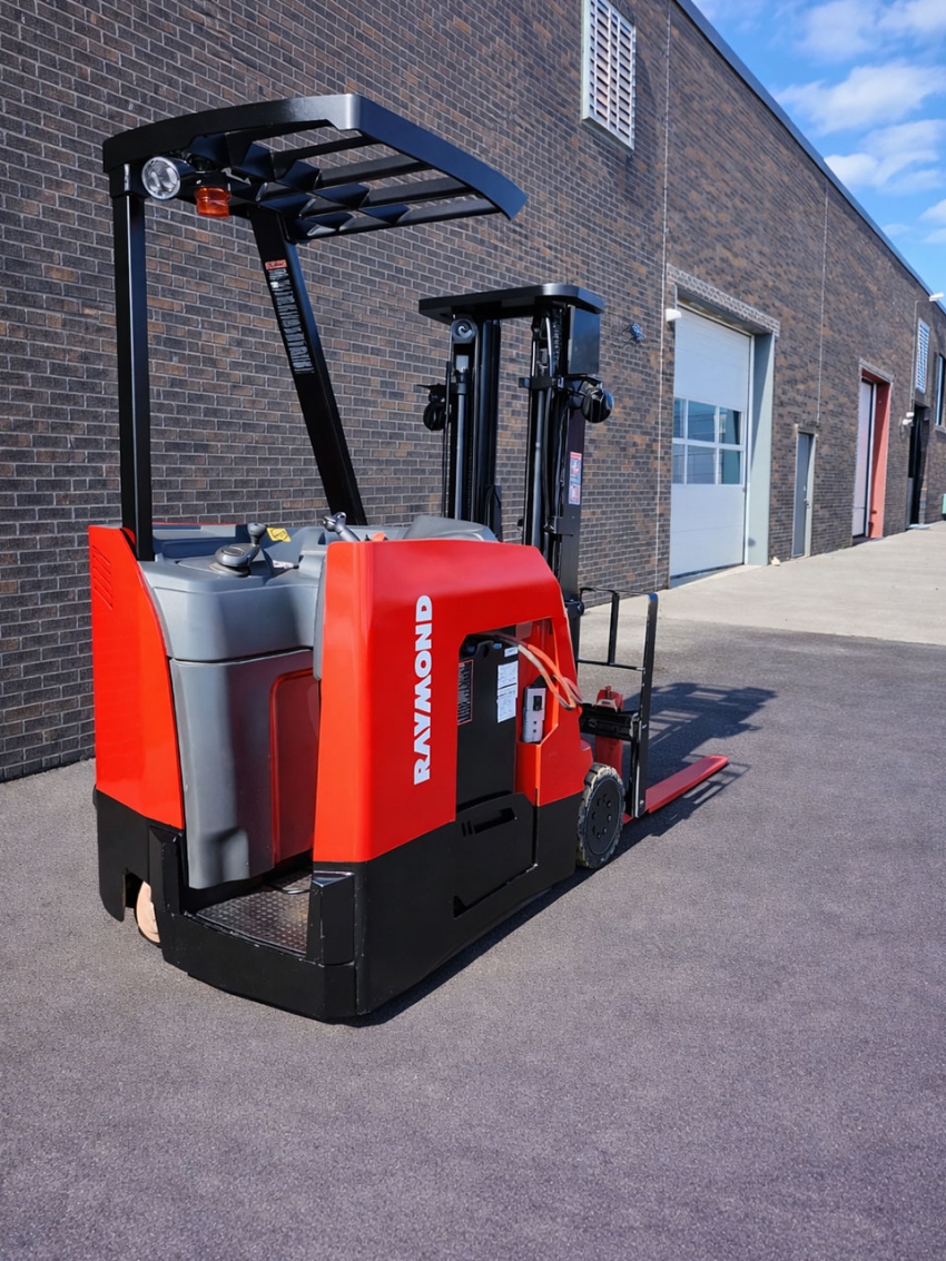 Raymond Dock Stocker with 3000lb Capacity - 123Forklift