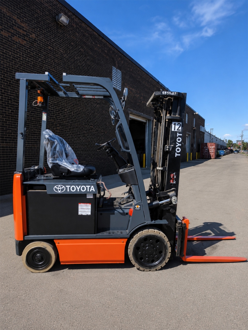 Toyota Electric 4 Wheeler Forklift with 5,000lb Capacity. 3-stage Mast with Side-shift - 123Forklift