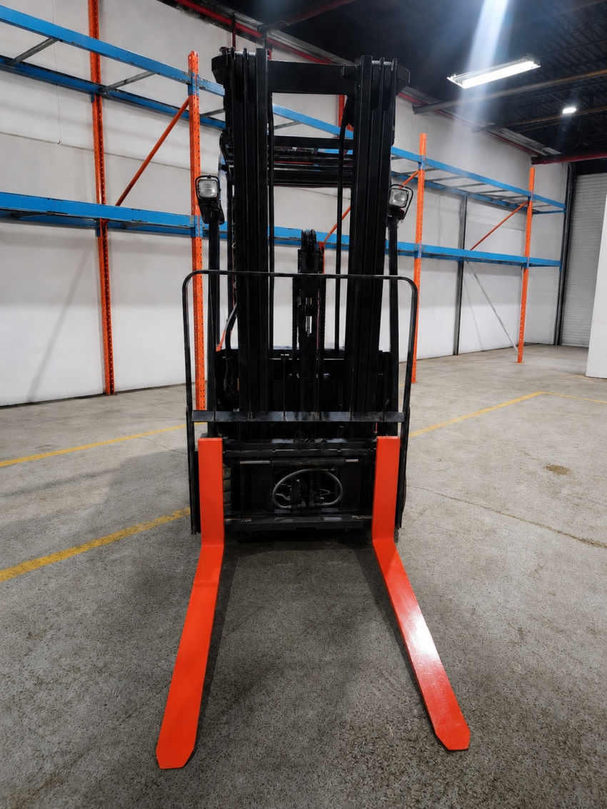 2015 Toyota 3-Wheeler Electric Forklift with 3,000 LB Capacity, 3-stage Mast w/ Side-shift - 123Forklift