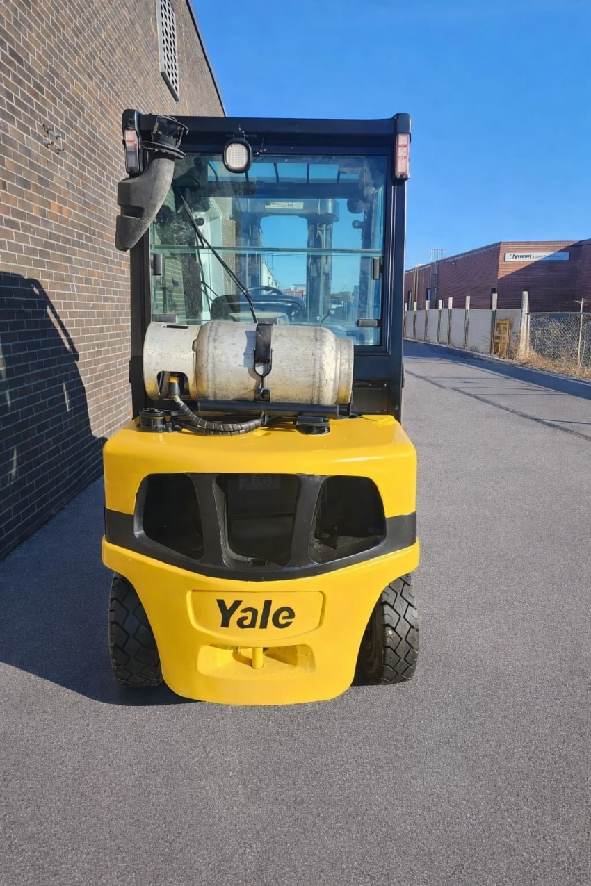 Yale LPG Outdoor Forklift with Heated Cab 6,000lbs Cap 3-stage with Side-shift - 123Forklift