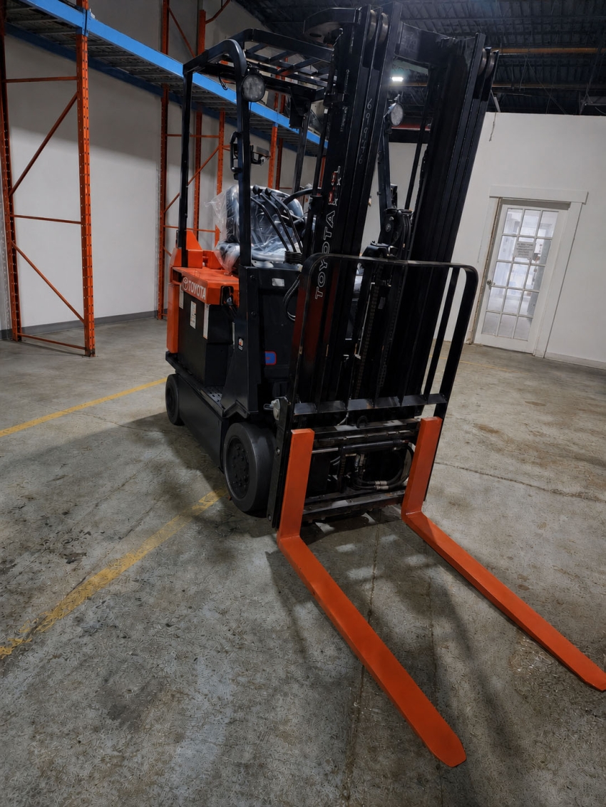 2018 Toyota 4-Wheeler Electric Forklift with 3,000lbs. Cap., 3-stage Mast w/ Side-shift - 123Forklift