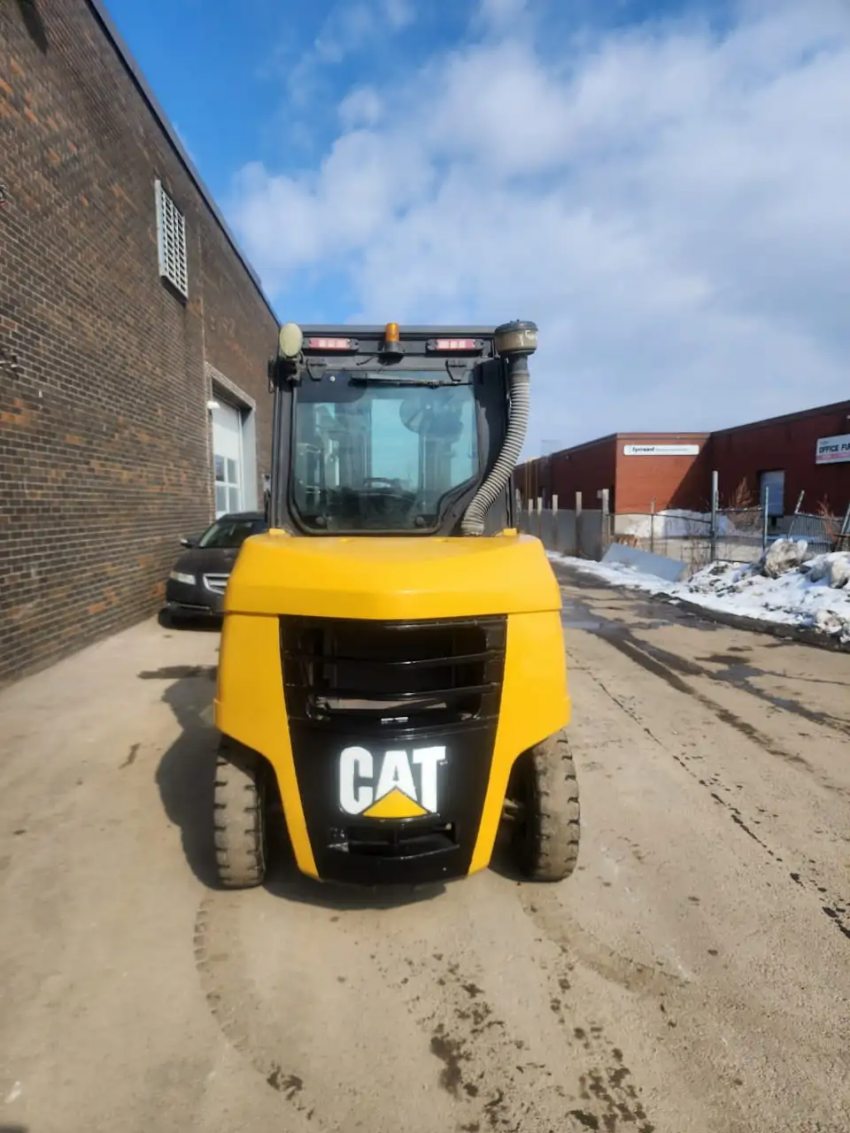 Caterpillar Diesel Forklift 10,000 lb Capacity with Side-shift and Fork-positioner - 123Forklift