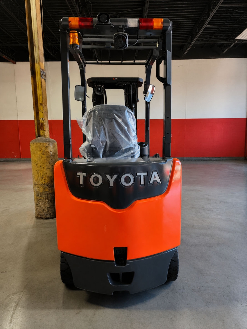 2017 Toyota Electric 4-Wheeler Forklift with 6,000lbs. Cap., 3-stage Mast w/ Side-shifter - 123Forklift