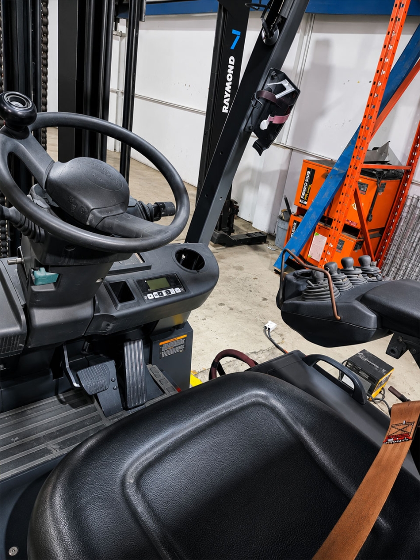 Toyota Electric 4-Wheeler Forklift with 6,000lbs. Capacity, 3-stage Mast w/ Side-shift - 123Forklift