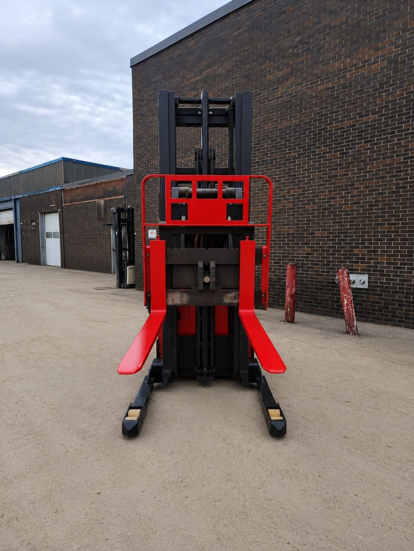 Raymond Deep Reach Forklift with 3,000lb Capacity - 123Forklift