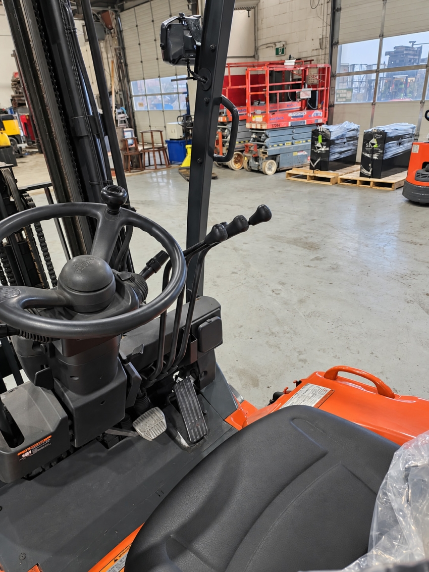 Toyota Electric Forklift with 3,000lbs Cap. - 3-stage Mast w/ side-shifter - 123Forklift