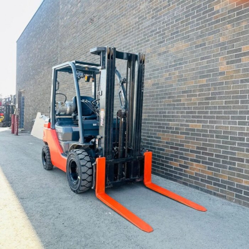 2022 Toyota 5000lbs Cap. Outdoor Propane 3 Stage W Side-Shift Forklift (10242) - 123Forklift