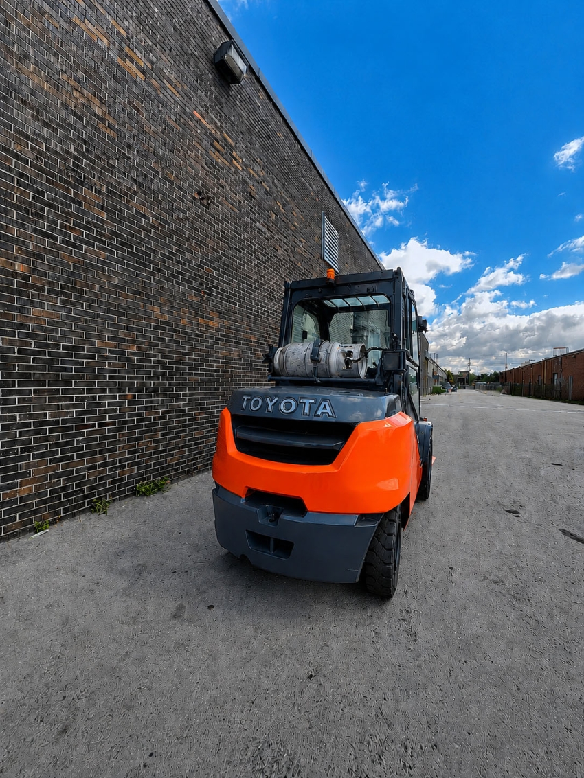 2018 Toyota 11000lbs Cap. Propane Outdoor Forklift 2 stage w side-shift - 123Forklift