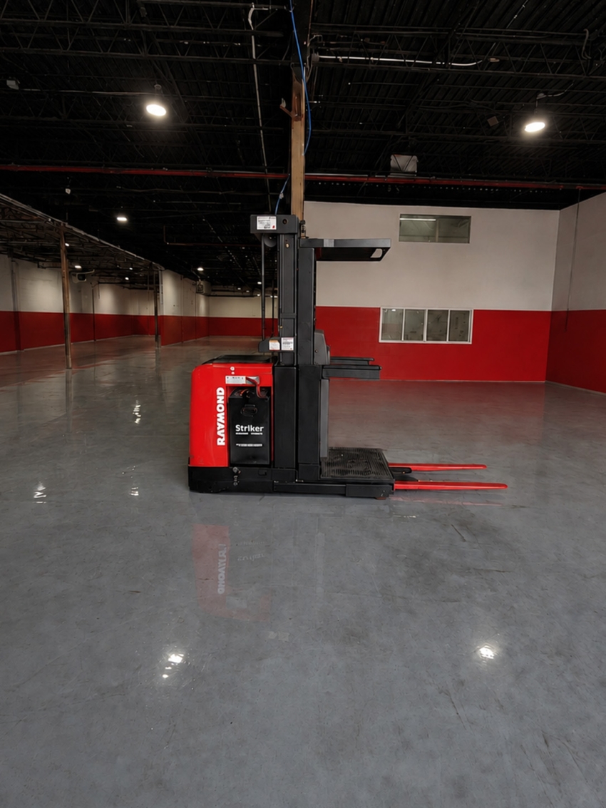 2017 Raymond Order Picker with 3,00...