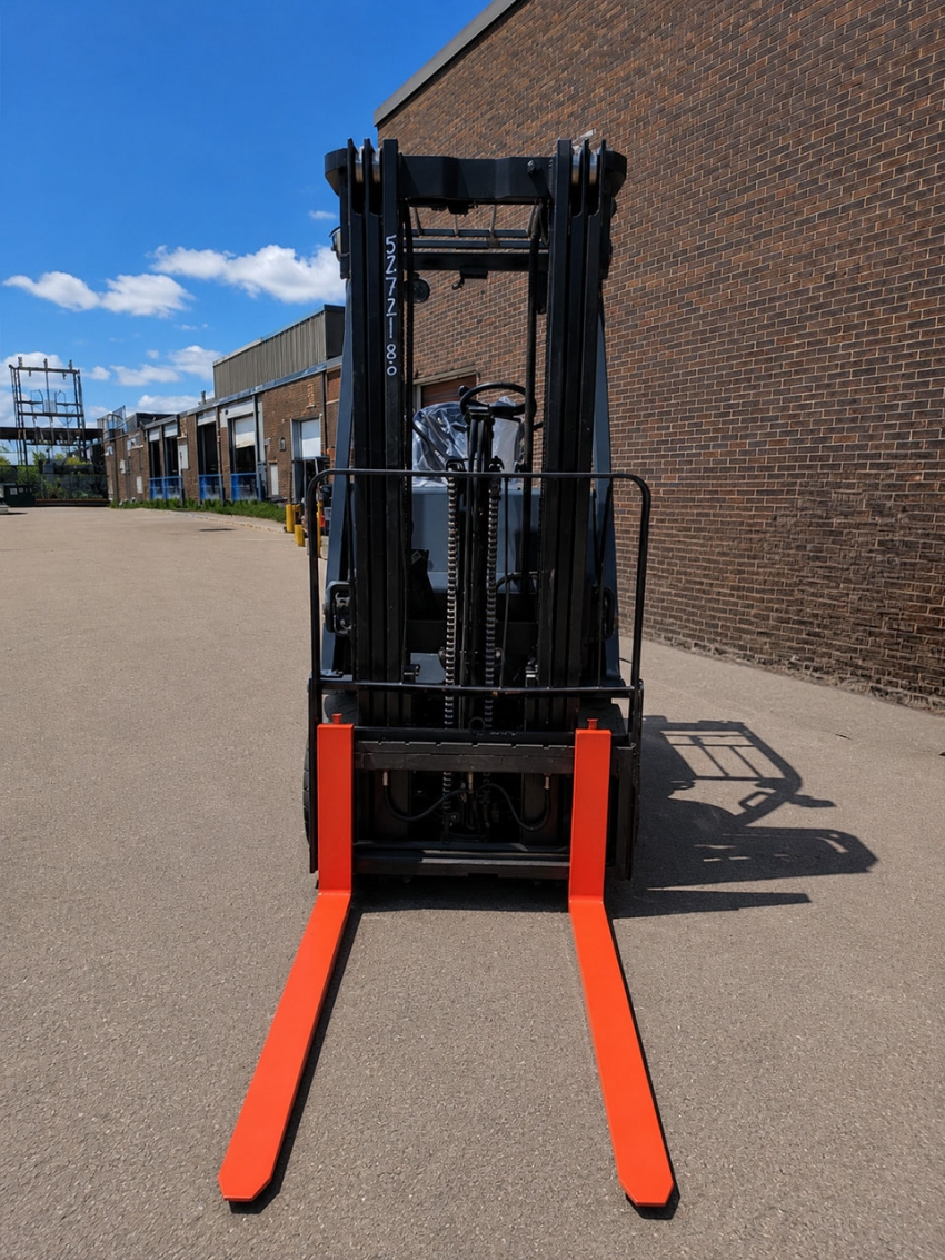 Toyota Electric 4-Wheeler Forklift with 5,000lbs Cap., 3-stage Mast with Side-shift - 123Forklift