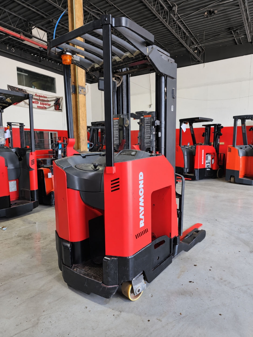 2018 Raymond 4,500lb Reach Truck - 3-Stage Mast with Side-Shifter   - 123Forklift