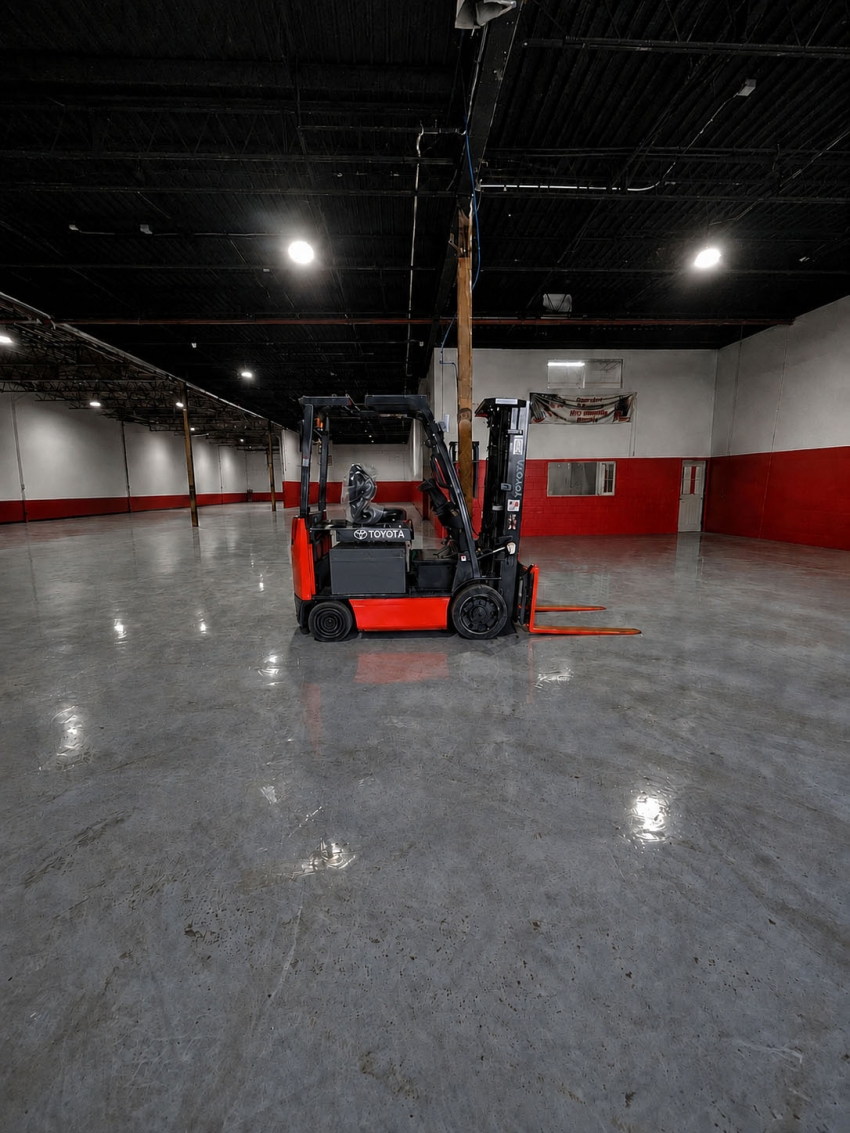2018 Toyota Electric 4-Wheeler Forklift with 6,000 LB Cap., 3-stage Mast with Side-shift - 123Forklift