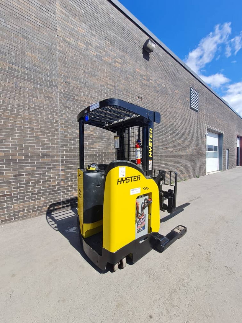 2014 Hyster Electric Reach Forklift 4.000lbs 3 Stage Side-Shift - 123Forklift