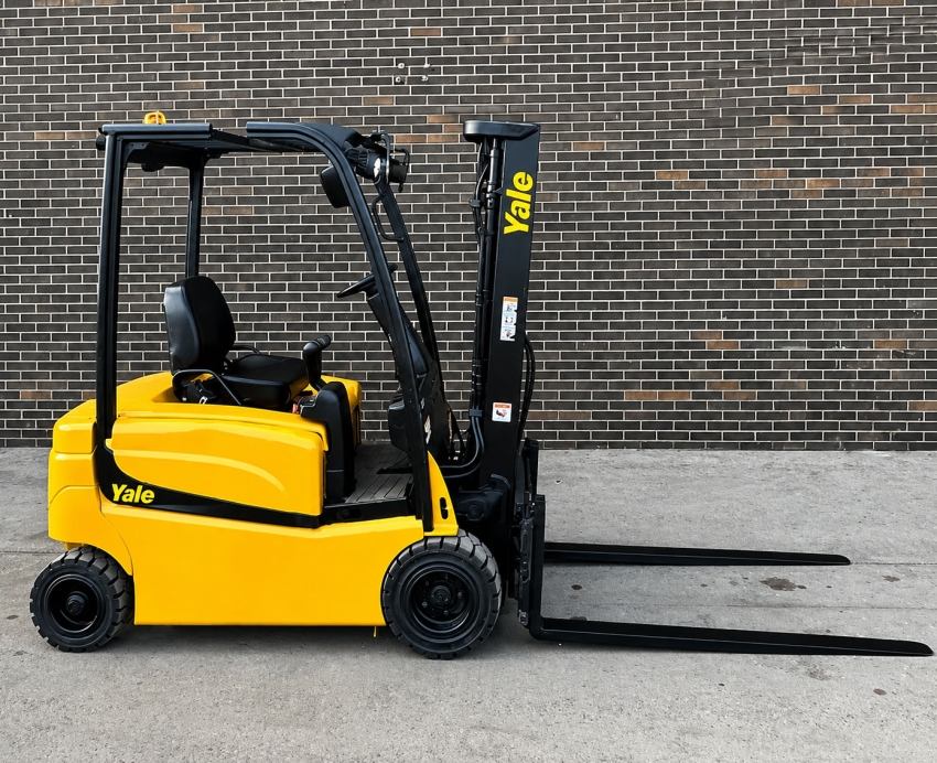 2015 YALE 4000lbs Cap. Indoor/Outdoor Electric Forklift w 3 Stage Side-shift - 123Forklift