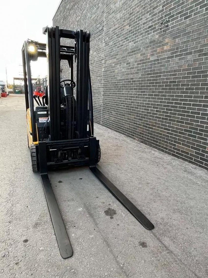 2012 YALE 4000lbs Cap. Indoor/Outdoor Electric Forklift W 3 Stage Side-Shift - 123Forklift