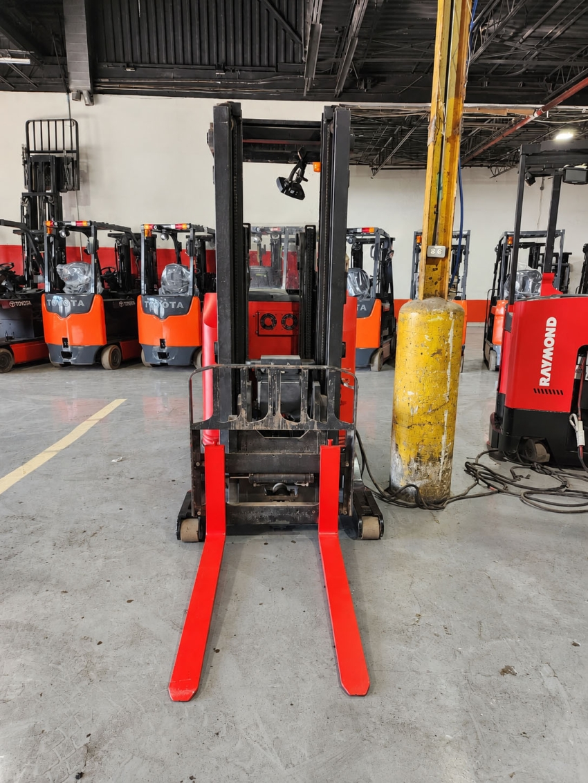 2018 Raymond 4,500 lbs.Reach Truck - 3-Stage Mast w/ Side-Shifter   - 123Forklift