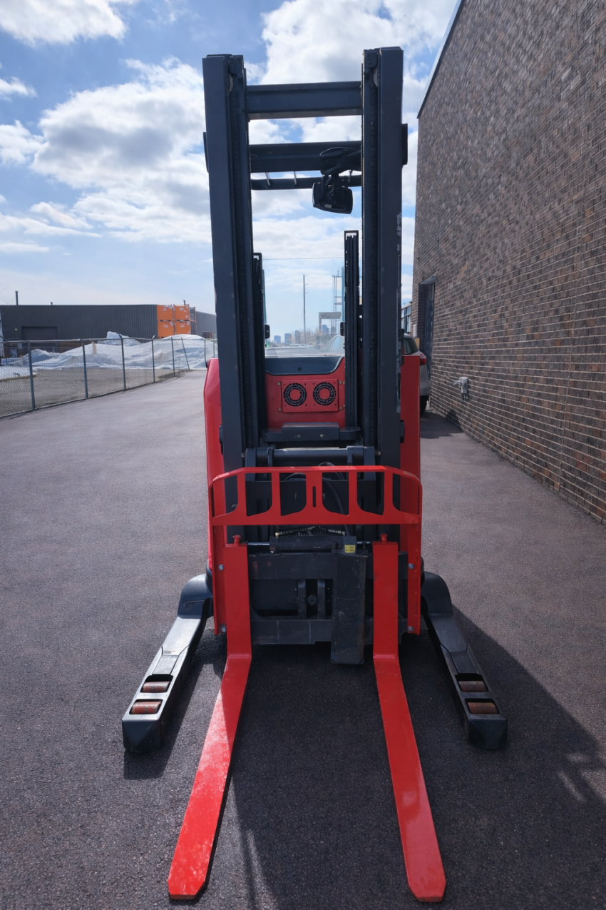 Raymond Deep Reach Forklift with 3,200 lb Capacity. - 123Forklift