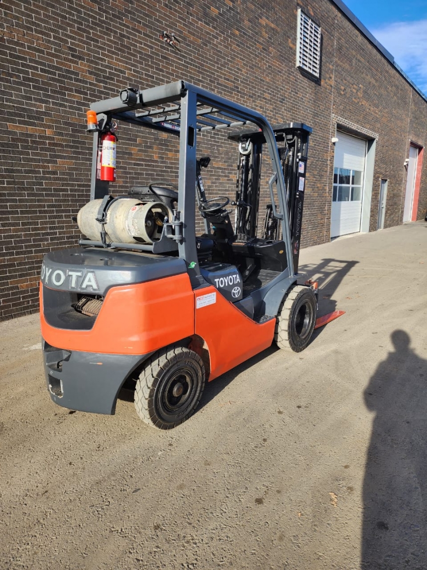 2022 Toyota 5000lbs Cap Outdoor Forklift 3 Stage W Side-Shift - 123Forklift