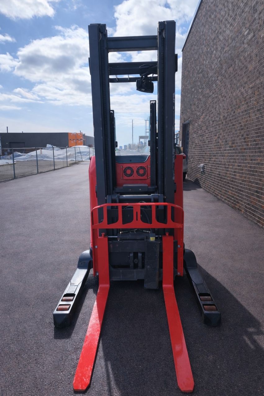 Raymond Deep Reach Forklift with 3,200 lb Capacity. - 123Forklift
