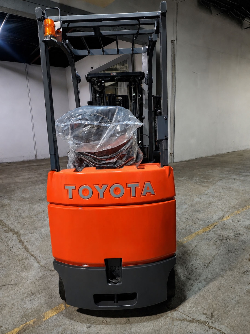 2018 Toyota 4-Wheeler Electric Forklift with 3,000lbs. Cap., 3-stage Mast w/ Side-shift - 123Forklift