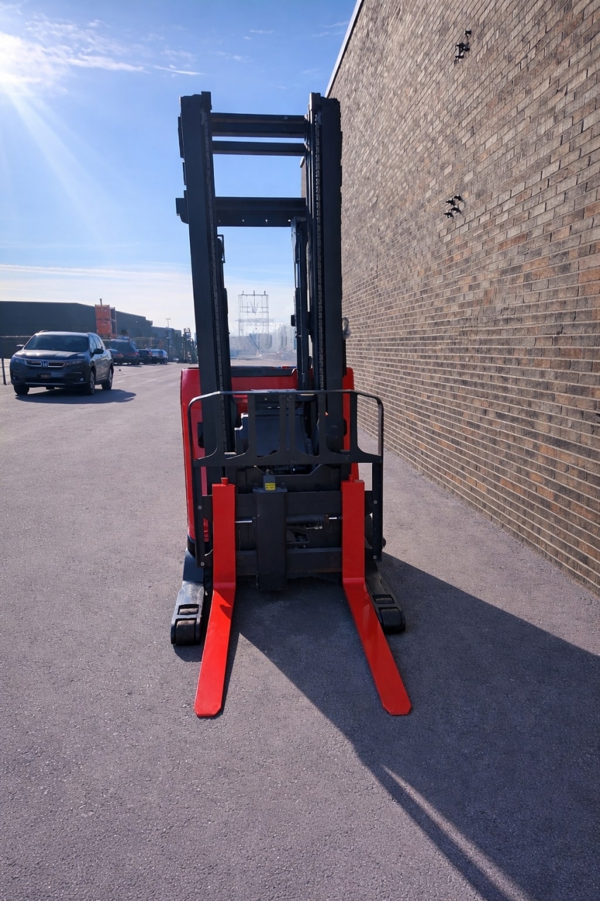 2016 Raymond Reach Forklift with 3,500lbs Cap., 3-stage with Side-shift - 123Forklift