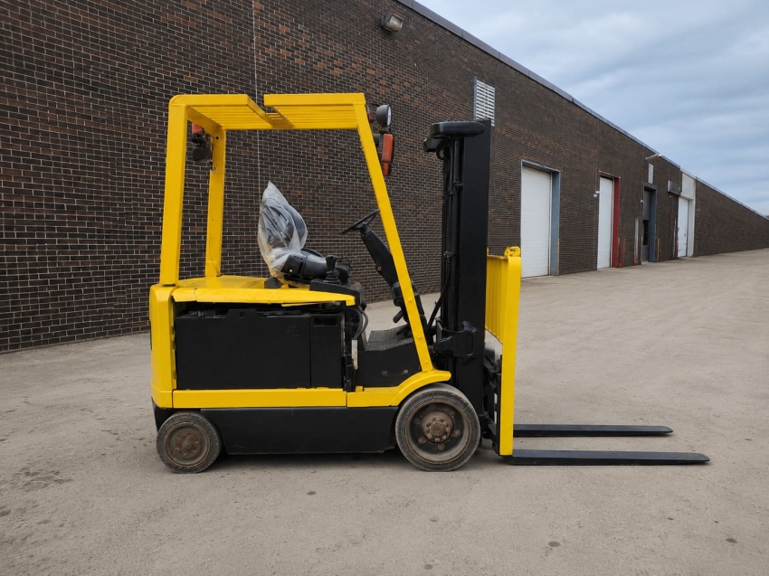 Hyster Electric Forklift with 6,500lbs Cap with Side-shift and Charger Included  - 123Forklift