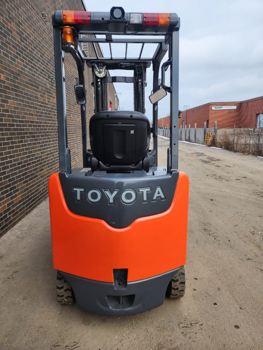 Toyota Electric Forklift With 5.000lbs Cap 3-Stage Equipped With Side Shift – EE Rated - 123Forklift