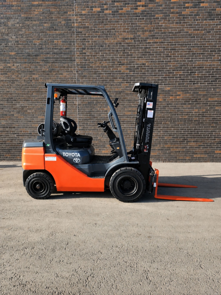 2022 Toyota 5000lbs Cap, Outdoor Propane 3 Stage w Side-shift Forklift (10239) - 123Forklift