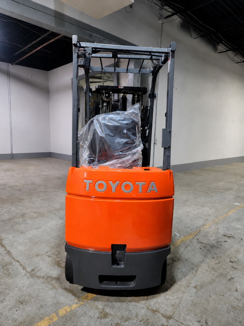 2018 Toyota 4-Wheeler Electric Forklift with 3,000 LB Capacity, 3-stage Mast w/ Side-shift - 123Forklift