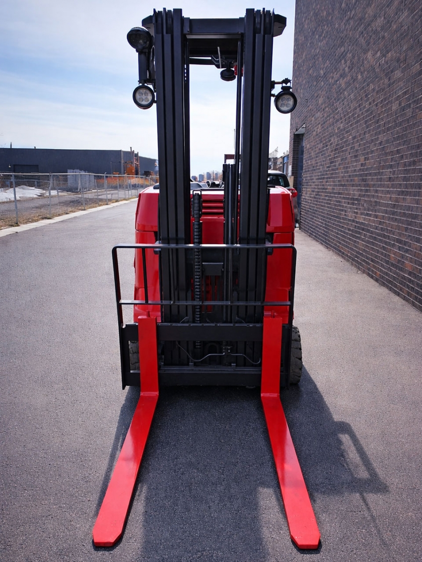 Raymond Dock Stocker with 3000lb Capacity - 123Forklift