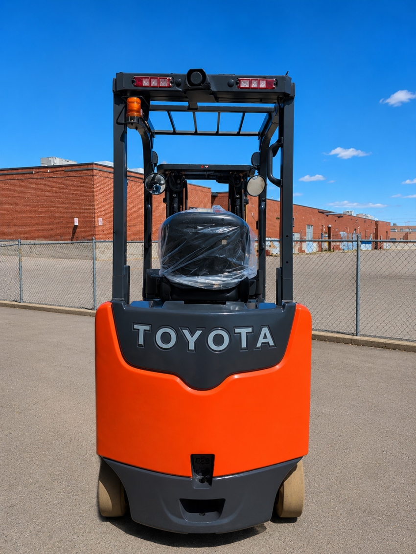 Toyota Electric 4 Wheeler Forklift with 5,000lb Capacity. 3-stage Mast with Side-shift - 123Forklift