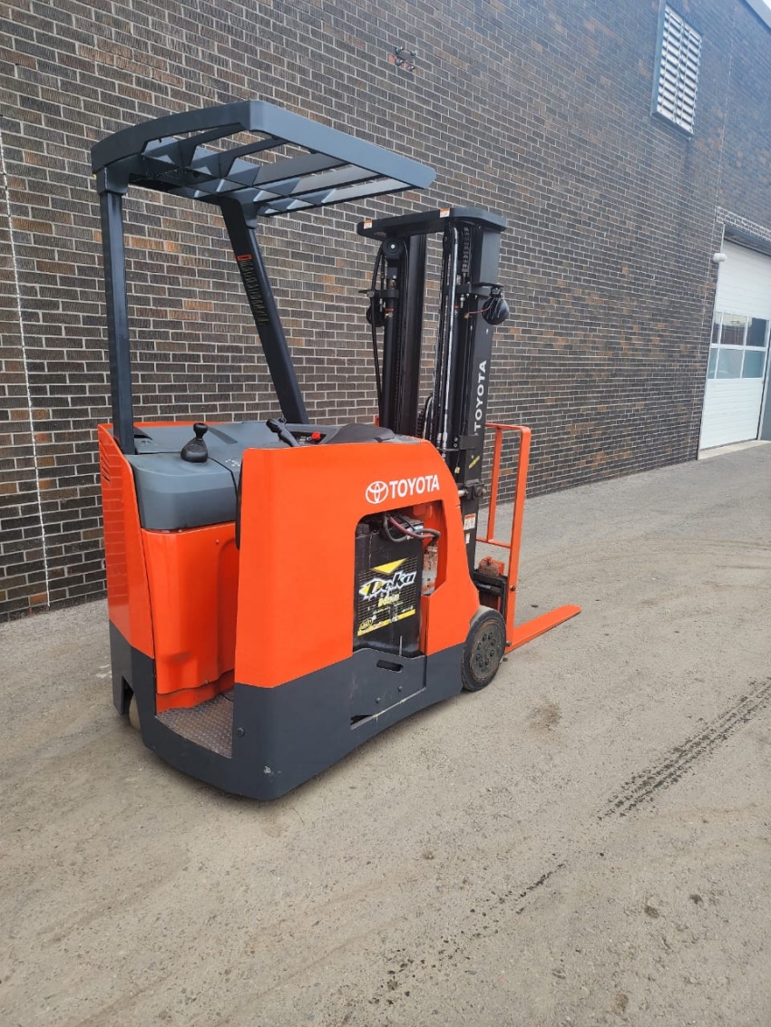 2020 Toyota Electric Dock Stocker Stand Up With 3.000lbs Cap 3-Stage With Side-Shift - 123Forklift