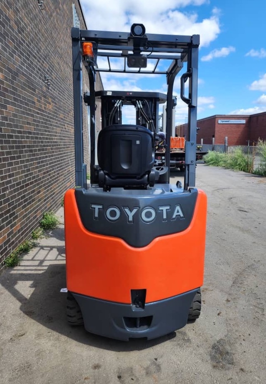 2015 Toyota Electric Forklift, 6500lbs Cap., 3-stage w Side-shift - 123Forklift