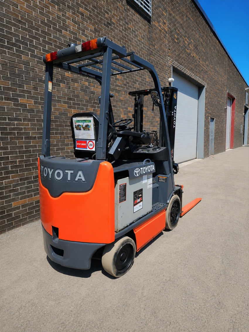 Toyota Electric Forklift with 5,000lbs. Capacity 2-stage with side-shift. Certified with Charger - 123Forklift
